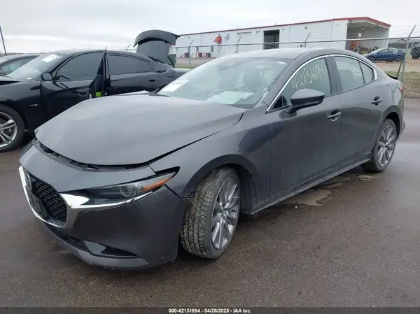 3MZBPAEMXKM103817 2019 MAZDA 3 - Image 2