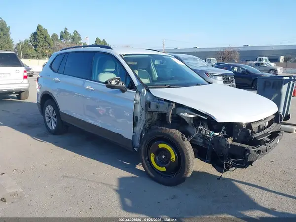 3VV0B7AX0JM025608 2018 VOLKSWAGEN TIGUAN - Image 1