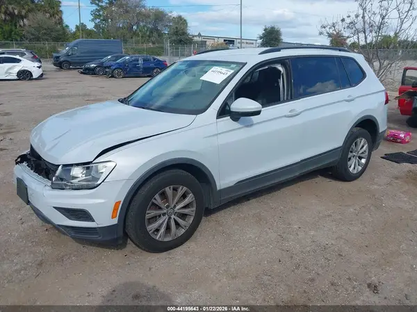 3VV0B7AX0JM058334 2018 VOLKSWAGEN TIGUAN - Image 2
