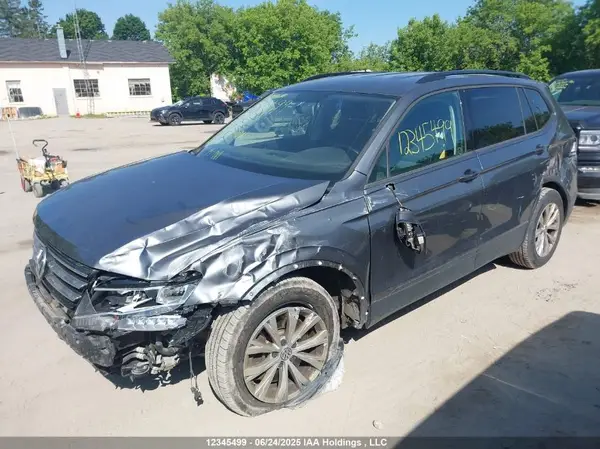 3VV0B7AX0JM066627 2018 VOLKSWAGEN TIGUAN - Image 2