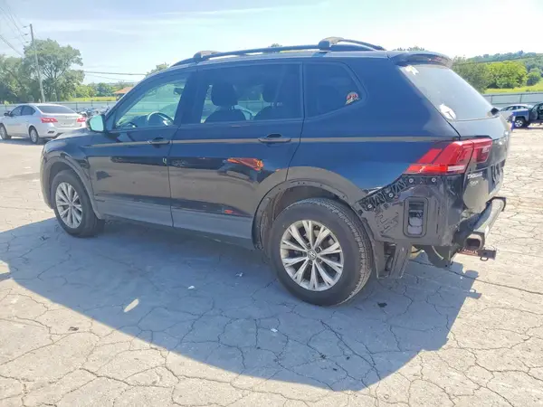 3VV0B7AX0JM097053 2018 VOLKSWAGEN TIGUAN - Image 2