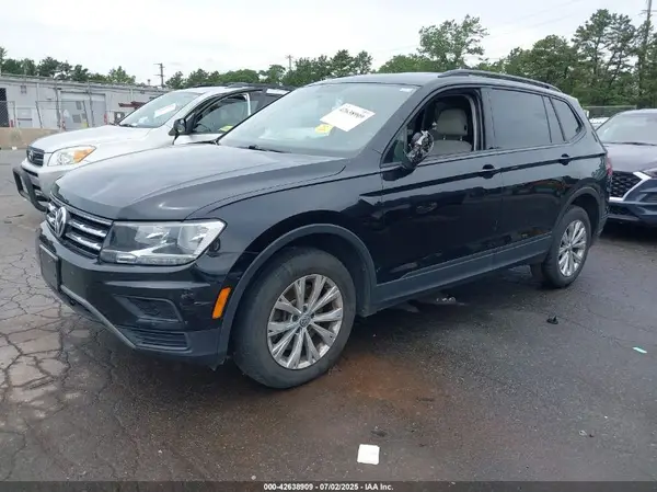 3VV0B7AX0JM098381 2018 VOLKSWAGEN TIGUAN - Image 2
