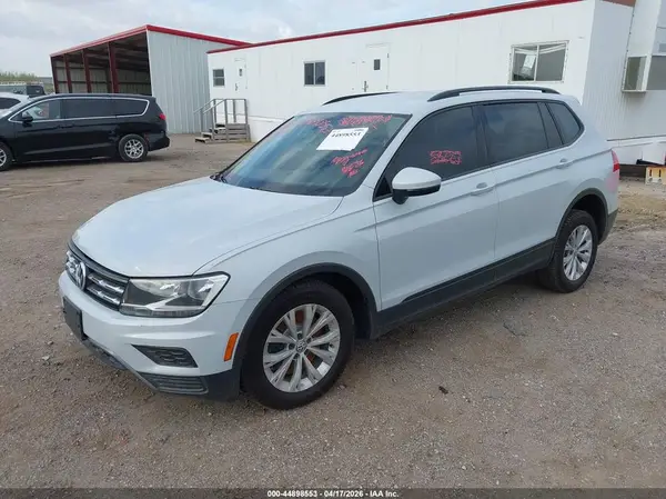 3VV0B7AX0JM120136 2018 VOLKSWAGEN TIGUAN - Image 2