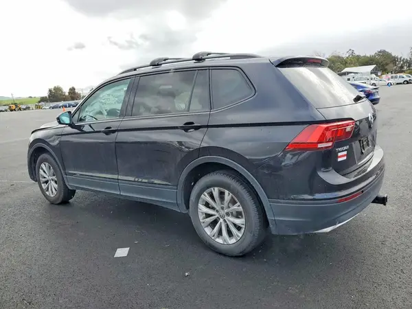 3VV0B7AX0JM124042 2018 VOLKSWAGEN TIGUAN - Image 2