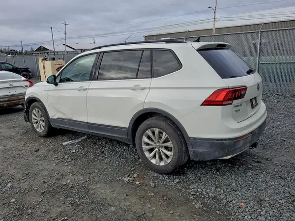 3VV0B7AX0JM156926 2018 VOLKSWAGEN TIGUAN - Image 2