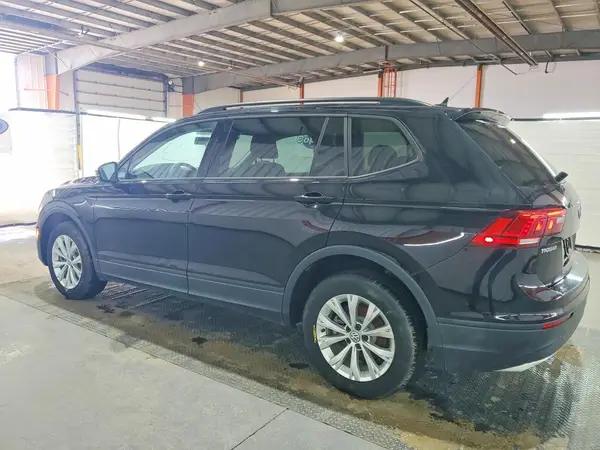 3VV0B7AX0JM157381 2018 VOLKSWAGEN TIGUAN - Image 2