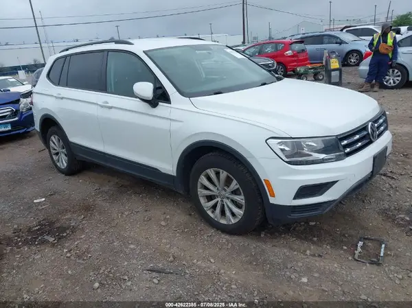 3VV0B7AX0LM140910 2020 VOLKSWAGEN TIGUAN - Image 1