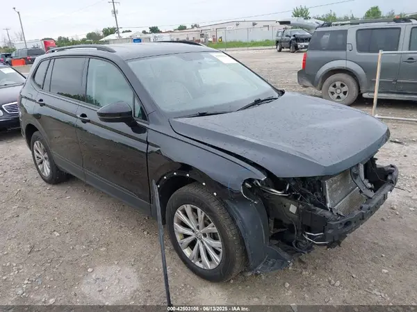 3VV0B7AX0LM161210 2020 VOLKSWAGEN TIGUAN - Image 1