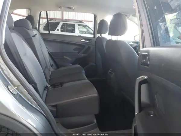 3VV0B7AX1JM009711 2018 VOLKSWAGEN TIGUAN - Image 8