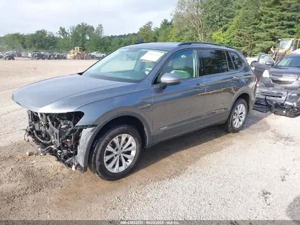 3VV0B7AX1JM014150 2018 VOLKSWAGEN TIGUAN - Image 2