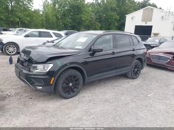 3VV0B7AX1JM022894 2018 VOLKSWAGEN TIGUAN - Image 2