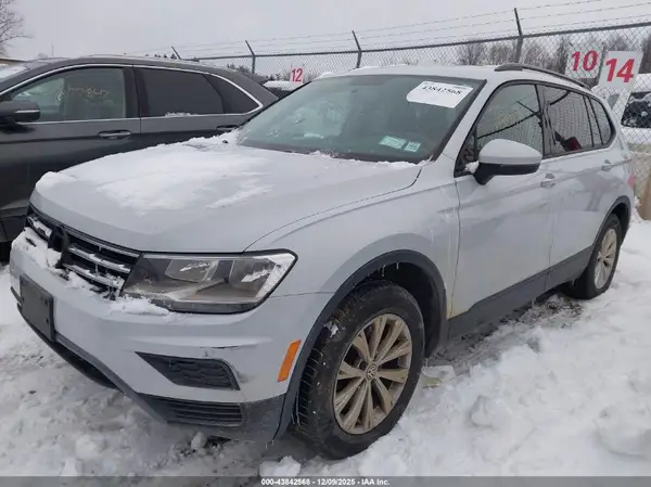 3VV0B7AX1JM105886 2018 VOLKSWAGEN TIGUAN - Image 2