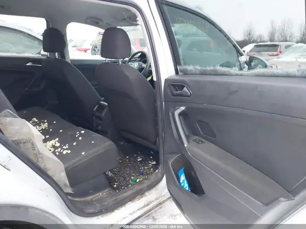 3VV0B7AX1JM105886 2018 VOLKSWAGEN TIGUAN - Image 8