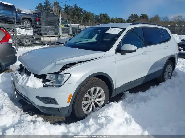 3VV0B7AX1JM113745 2018 VOLKSWAGEN TIGUAN - Image 2