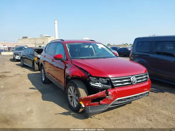 3VV0B7AX1JM157468 2018 VOLKSWAGEN TIGUAN - Image 1