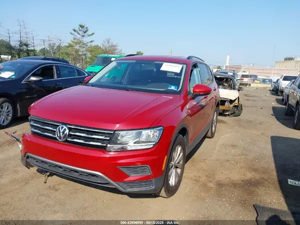 3VV0B7AX1JM157468 2018 VOLKSWAGEN TIGUAN - Image 2