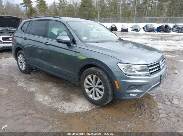 3VV0B7AX2JM011628 2018 VOLKSWAGEN TIGUAN - Image 1