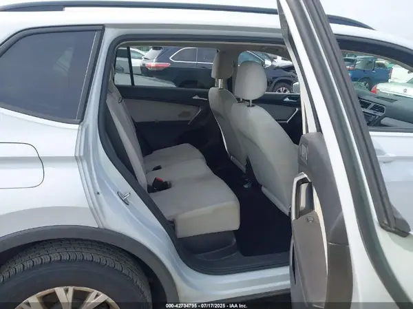 3VV0B7AX2JM013833 2018 VOLKSWAGEN TIGUAN - Image 8