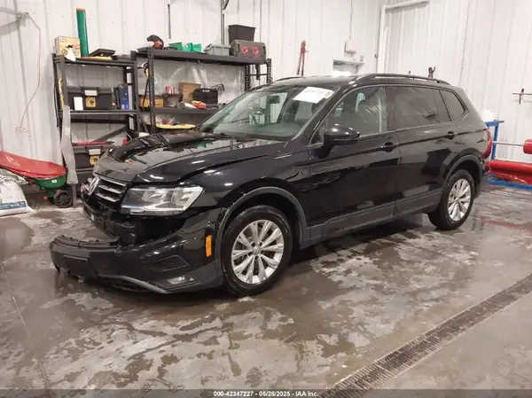 3VV0B7AX2JM020734 2018 VOLKSWAGEN TIGUAN - Image 2