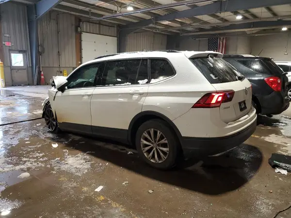 3VV0B7AX2JM023682 2018 VOLKSWAGEN TIGUAN - Image 2