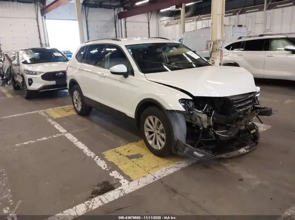 3VV0B7AX2JM032348 2018 VOLKSWAGEN TIGUAN - Image 1