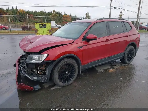 3VV0B7AX2JM045214 2018 VOLKSWAGEN TIGUAN - Image 2