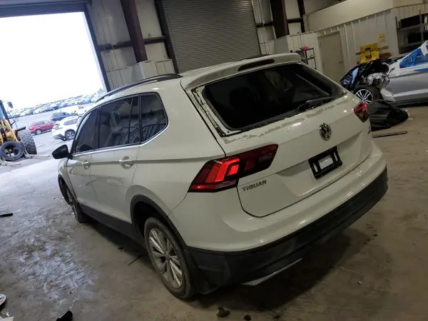 3VV0B7AX2JM065883 2018 VOLKSWAGEN TIGUAN - Image 2