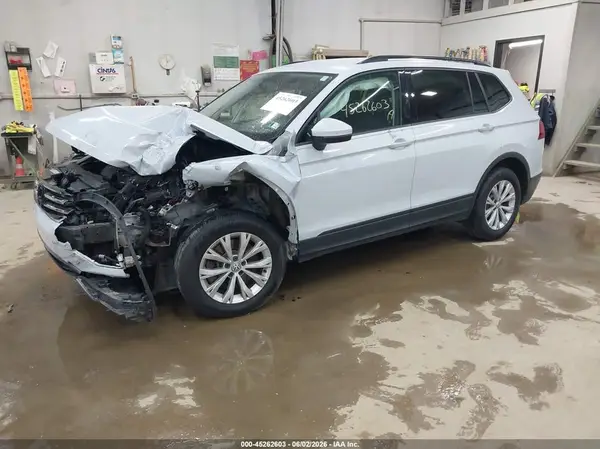 3VV0B7AX2JM066564 2018 VOLKSWAGEN TIGUAN - Image 2
