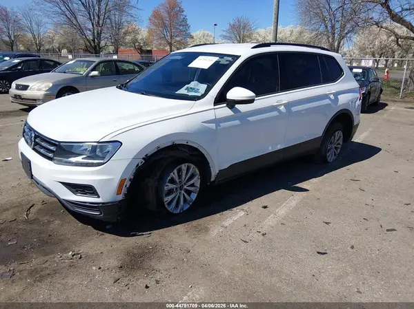 3VV0B7AX2JM068413 2018 VOLKSWAGEN TIGUAN - Image 2
