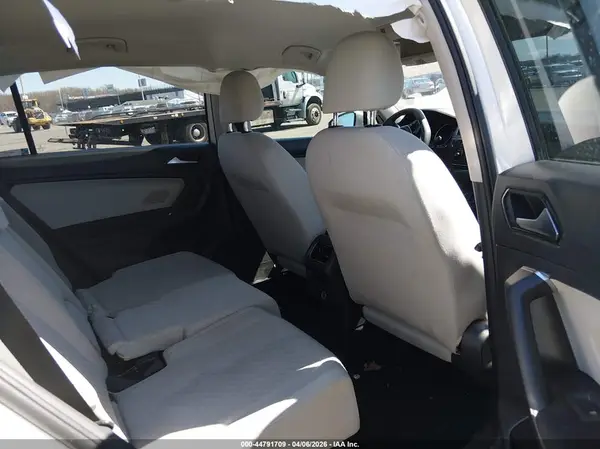 3VV0B7AX2JM068413 2018 VOLKSWAGEN TIGUAN - Image 8