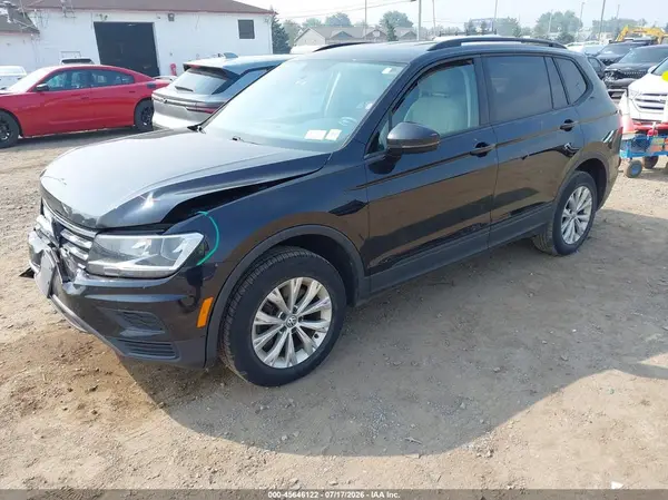 3VV0B7AX2JM091089 2018 VOLKSWAGEN TIGUAN - Image 2