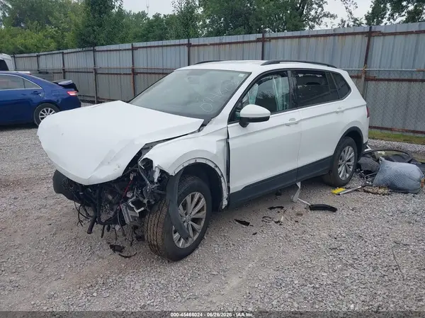 3VV0B7AX2JM094803 2018 VOLKSWAGEN TIGUAN - Image 2
