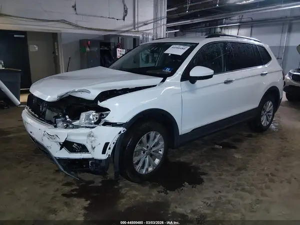 3VV0B7AX2JM121241 2018 VOLKSWAGEN TIGUAN - Image 2