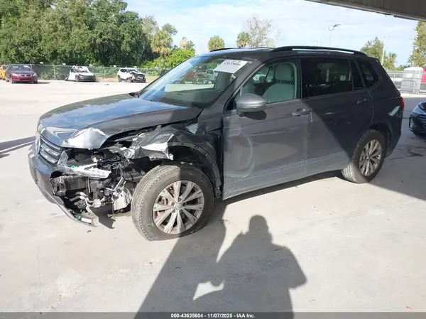 3VV0B7AX2JM147239 2018 VOLKSWAGEN TIGUAN - Image 2