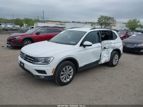 3VV0B7AX3JM017096 2018 VOLKSWAGEN TIGUAN - Image 2