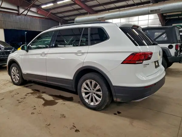 3VV0B7AX3JM049174 2018 VOLKSWAGEN TIGUAN - Image 2