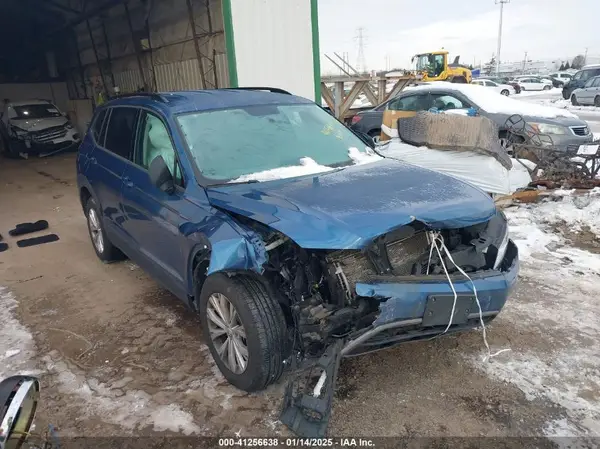 3VV0B7AX3JM050390 2018 VOLKSWAGEN TIGUAN - Image 1