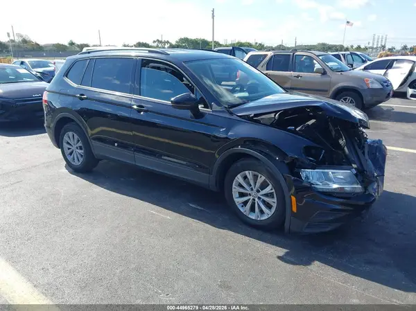 3VV0B7AX3JM077038 2018 VOLKSWAGEN TIGUAN - Image 1