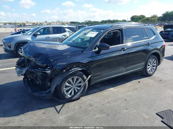 3VV0B7AX3JM077038 2018 VOLKSWAGEN TIGUAN - Image 2