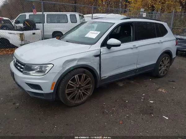 3VV0B7AX3JM078075 2018 VOLKSWAGEN TIGUAN - Image 2