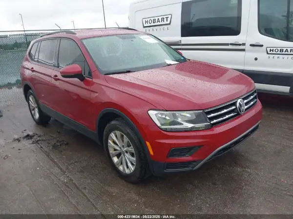 3VV0B7AX3JM095118 2018 VOLKSWAGEN TIGUAN - Image 1