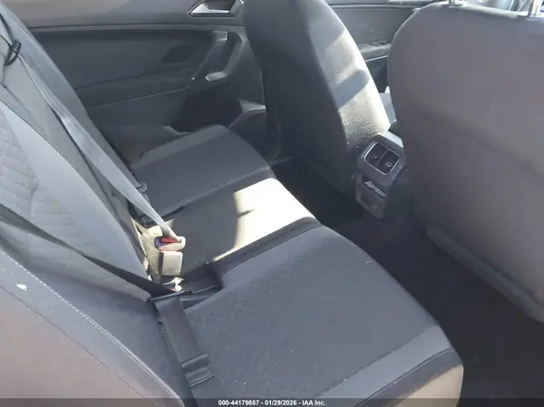 3VV0B7AX3JM096236 2018 VOLKSWAGEN TIGUAN - Image 8