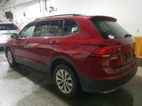 3VV0B7AX3JM104609 2018 VOLKSWAGEN TIGUAN - Image 2