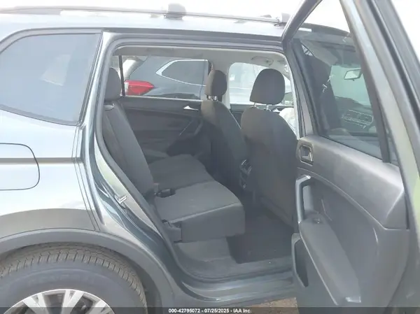3VV0B7AX3JM105341 2018 VOLKSWAGEN TIGUAN - Image 8