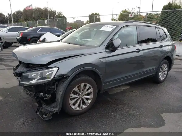 3VV0B7AX3JM116484 2018 VOLKSWAGEN TIGUAN - Image 2