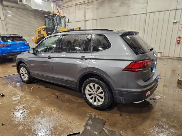 3VV0B7AX3JM205911 2018 VOLKSWAGEN TIGUAN - Image 2