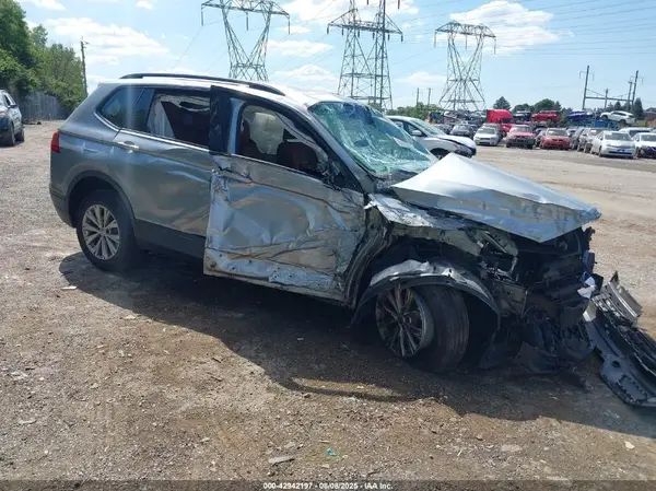 3VV0B7AX3KM157733 2019 VOLKSWAGEN TIGUAN - Image 1
