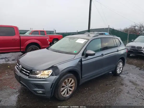 3VV0B7AX4JM010819 2018 VOLKSWAGEN TIGUAN - Image 2