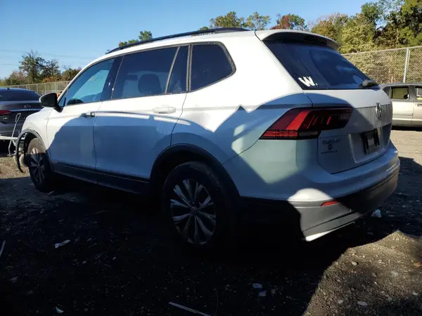3VV0B7AX4JM013946 2018 VOLKSWAGEN TIGUAN - Image 2