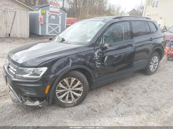 3VV0B7AX4JM055758 2018 VOLKSWAGEN TIGUAN - Image 2